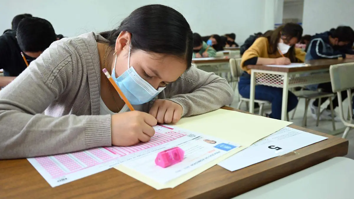 Van por un lugar en la UASLP